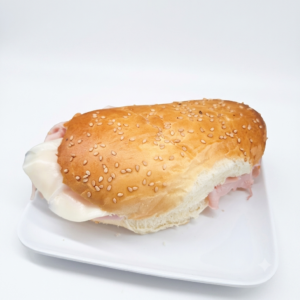 Sandwich con mozzarella e pomodoro